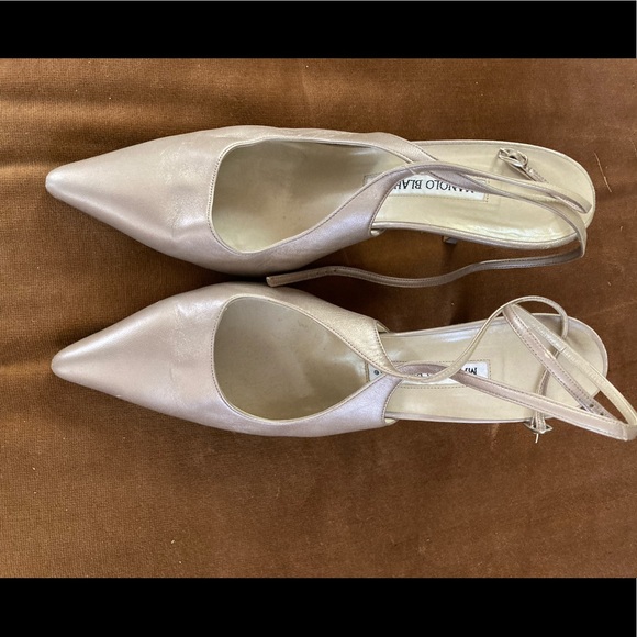 Gold Manolo Blahnik strap heels - Picture 1 of 4